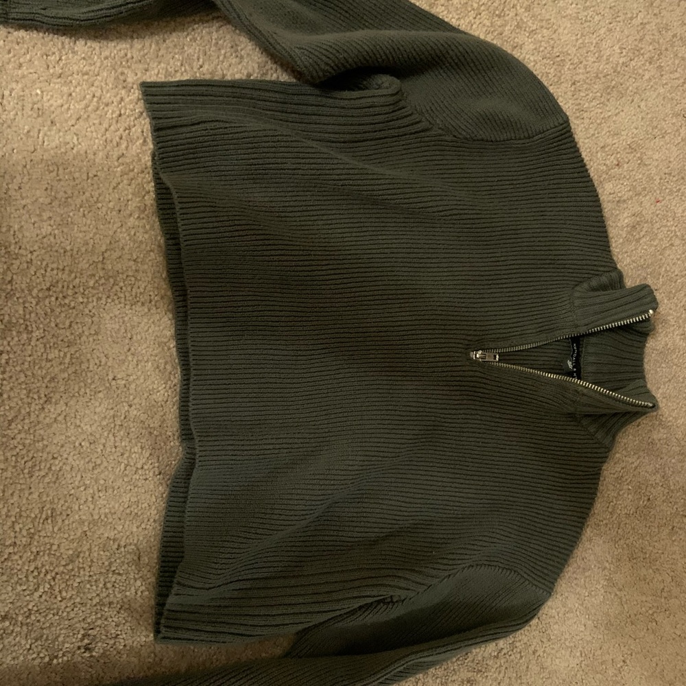 Kendall and Kylie cropped army green sweater polo